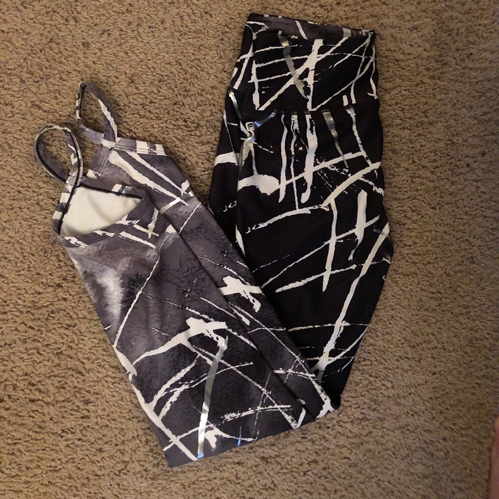 Fabletics leggings black and white